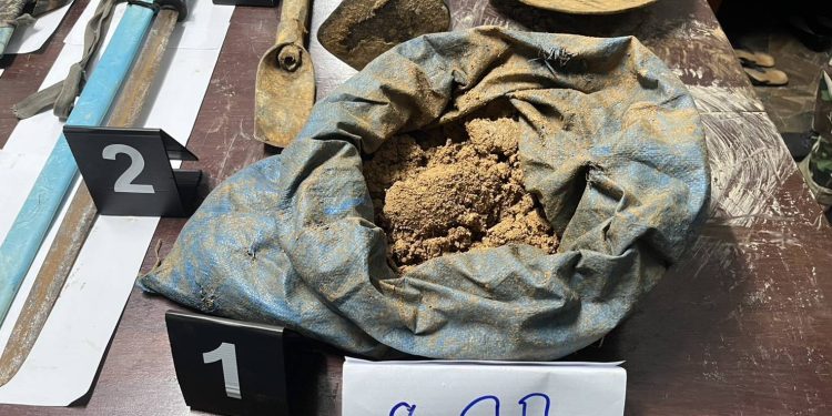 กาญจนบุรี - รองนายกฯสุชาติ" สั่งตั้งฐานปฏิบัติการร่วมอุทยานฯ ตชด. ทหาร ป้องกันลักลอบขุดทองในเขตอุทยานฯทองผาภูมิ จังกาญจนบุรี 12 กาญจนบุรี – รองนายกฯสุชาติ” สั่งตั้งฐานปฏิบัติการร่วมอุทยานฯ ตชด. ทหาร ป้องกันลักลอบขุดทองในเขตอุทยานฯทองผาภูมิ จังกาญจนบุรี