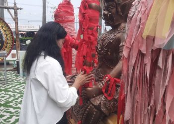 ปทุมธานี ท้าวเวสฯดลก๋วยเตี๋ยวขายดีต้องเปิดร้านใหม่ เคยให้โชคถูกล็อตเตอรี่ 40 ใบมาแล้ว