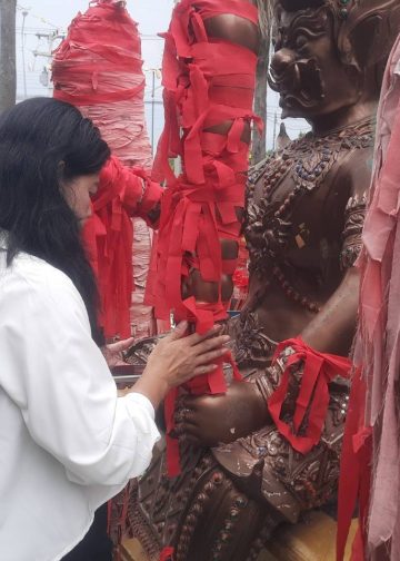 ปทุมธานี ท้าวเวสฯดลก๋วยเตี๋ยวขายดีต้องเปิดร้านใหม่ เคยให้โชคถูกล็อตเตอรี่ 40 ใบมาแล้ว