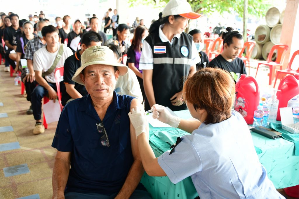 เชียงราย Kick Off รณรงค์การฉีดวัคซีนป้องกันโรคไข้หวัดใหญ่ พร้อมนำหน่วยงานในสังกัดกระทรวงแรงงาน ร่วมออกบูธให้บริการประชาชน 13 Talknews Online