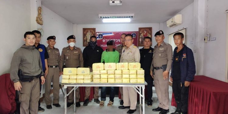 ศอ.ปส.จ.แพร่ “บูรณาการกำลัง” จับกุมต้องหาพร้อมยาบ้า 698,000 เม็ด จอดก่อนถึงด่านห้วยไร่ (X-ray)