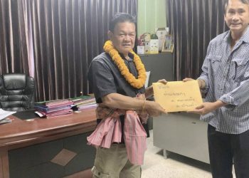 ชัยภูมิ ชาวบ้านผู้สนับสนุนสร้างฟาร์มหมูยื่นหนังสือและให้กำลังใจนายกฯ ในการเดินหน้าสร้างฟาร์มในพื้นที่