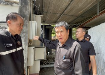 ปทุมธานี นายกบ้านใหม่ฉุนสั่งจับคนลักลอบลักเปิดประตูน้ำและขโมยกระสอบทรายดำเนินคดีถึงที่สุด