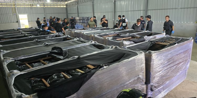 เชียงราย ทลายโกดังยาบ้า 10 ล้านเม็ด กลางเมืองเชียงราย ซุกในโซฟาเตรียมส่งเข้ากรุงเทพฯ