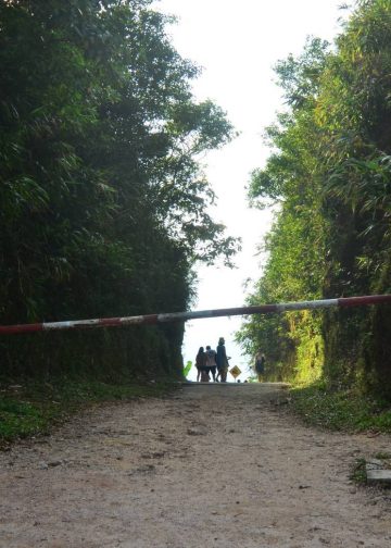 กาญจนบุรี – ทหารเมียนมาบินทิ้งระเบิด ถล่มด้วยปืนกลหนัก ฐานที่ตั้งชนกลุ่มน้อย กะเหรี่ยง KNU ตรงข้าม ตำบลปิล๊อก อำเภอทองผาภูมิ ส่วนฝั่งไทยไร้ผลกระทบ