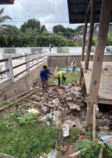 เทศบาลเมืองน่านไม่ทอดทิ้งประชาชน! ลุยช่วยผู้สูงอายุบ้านพญาภู บ้านพังทั้งหลังจากพายุวิภา