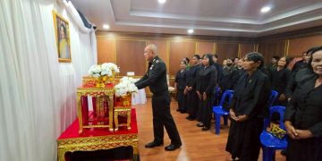 (สุรินทร์) ผบ.มทบ.25 เป็นประธานพิธีมอบเงินพระราชทานค่าผลิตภัณฑ์ผ้าไหมให้กับสมาชิกศูนย์ส่งเสริมศิลปาชีพอีสานใต้ จังหวัดสุรินทร์