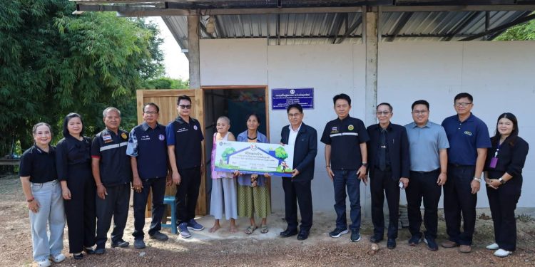 องค์การบริหารส่วนจังหวัดอุตรดิตถ์มอบบ้านให้กับผู้สูงอายุ คนพิการ และผู้ยากไร้ สามารถใช้ชีวิตประจำวันได้ดียิ่งขึ้น และแก้ไขปัญหาความเดือดร้อนให้กับประชาชนในพื้นที่ต่อไป 12 องค์การบริหารส่วนจังหวัดอุตรดิตถ์มอบบ้านให้กับผู้สูงอายุ คนพิการ และผู้ยากไร้ สามารถใช้ชีวิตประจำวันได้ดียิ่งขึ้น และแก้ไขปัญหาความเดือดร้อนให้กับประชาชนในพื้นที่ต่อไป