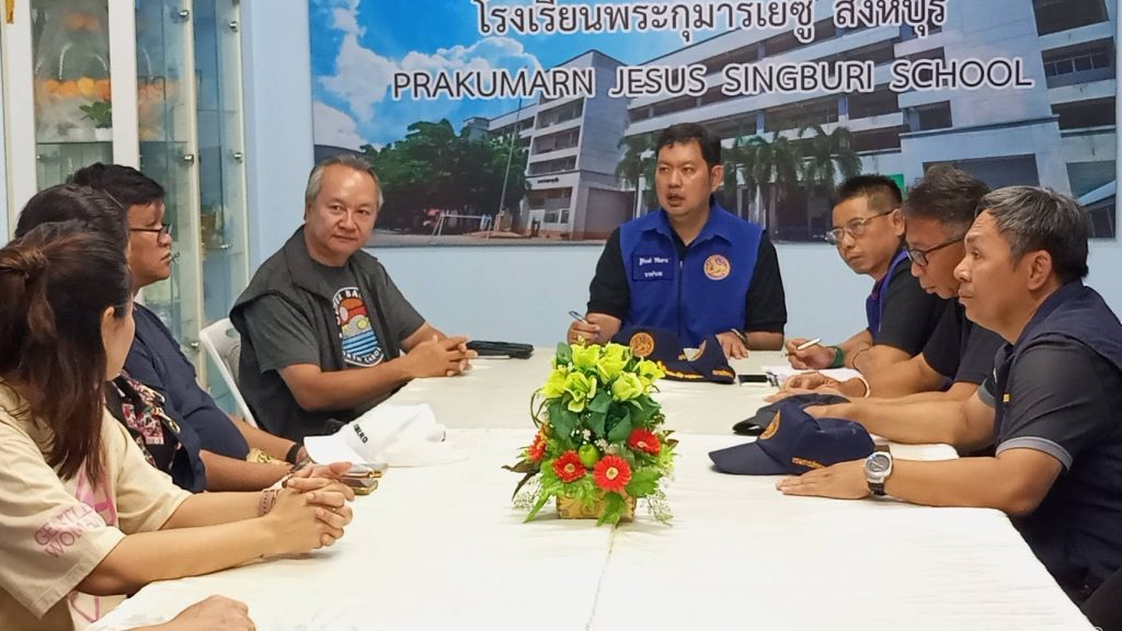 สิงห์บุรี / จัดตั้งศูนย์ประสานงานช่วยเหลือผู้ประสบอุทกภัย โรงเรียนพระกุมารเยซู สิงห์บุรี 13 Talknews Online
