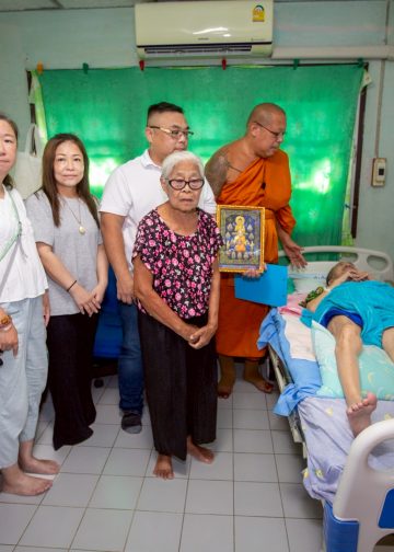 หลวงพี่น้ำฝน รุดช่วยคุณอดีตอาจารย์โรงเรียนดัง หมดตัวสามีเสียชีวิต ลูกชายคนเล็กป่วยติดเตียงทำครอบครัวทรุด