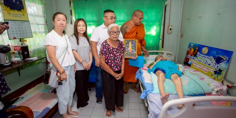 หลวงพี่น้ำฝน รุดช่วยคุณอดีตอาจารย์โรงเรียนดัง หมดตัวสามีเสียชีวิต ลูกชายคนเล็กป่วยติดเตียงทำครอบครัวทรุด