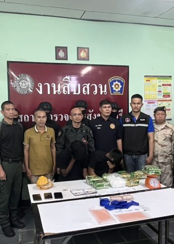 กาญจนบุรี – ไม่รอด ตำรวจสืบภาค 7 ร่วมกับ ตำรวจสืบ สภ.สังขละบุรี นำกำลังปิดล้อมห้องเช่า รวบ 2 ชายชาวอินโด ของกลางไอซ์ 8 กก.ยาบ้า 8 พันเม็ด เจ้าตัวให้การภาคเสธ แต่ไม่รอดคุก