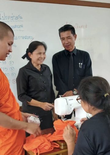 สอศ. หนุน อาชีวะสร้างอาชีพ จัดหลักสูตรระยะสั้น “ตัดเย็บจีวร–สบง–อังสะ” เพื่อน้องเณร สร้างทักษะอาชีพ ลดภาระวัด