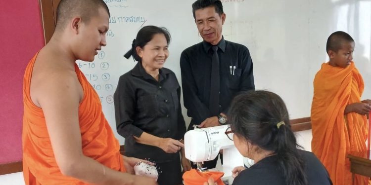 สอศ. หนุน อาชีวะสร้างอาชีพ จัดหลักสูตรระยะสั้น “ตัดเย็บจีวร–สบง–อังสะ” เพื่อน้องเณร สร้างทักษะอาชีพ ลดภาระวัด