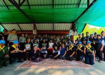 (สุรินทร์) ผบ.มทบ.25 ออกเยี่ยมเยียนมอบสิ่งของเครื่องอุปโภค – บริโภค ผ้าห่มกันหนาว ช่วยเหลือประชาชนที่ได้รับผลกระทบจากภัยหนาว