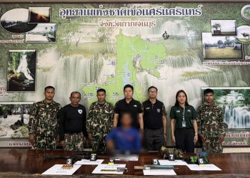 กาญจนบุรี – จับก่อนล่า จนท.อุทยานฯเขื่อนศรีนครินทร์ ออกลาดตระเวนตามนโยบาย รมว.ทส. รวบนายพรานแบกอาวุธปืน 2 กระบอก เตรียมล่าสัตว์ป่า กลางดึก ซุกกระสุนอีกเพียบ