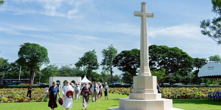 กาญจนบุรี - พิธีรำลึกเนื่องในวันทหารผ่านศึก ณ สุสานทหารพันธมิตรดอนรัก จังหวัดกาญจนบุรี 12 กาญจนบุรี – พิธีรำลึกเนื่องในวันทหารผ่านศึก ณ สุสานทหารพันธมิตรดอนรัก จังหวัดกาญจนบุรี
