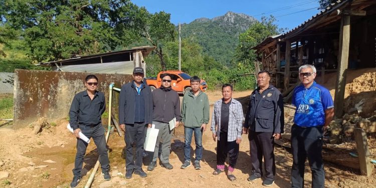 ชาวบ้านได้เฮ "นายกสมศักดิ์ จันทร์บูรณ์" อบต.ห้วยโรง ยื่นหนังสือต่อชลประทานแพร่ ขอสนับสนุนถังเก็บน้ำ เพื่อใช้อุปโภค - บริโภค ให้กับประชาชน บ้านครกหนานทาฯ 12 ชาวบ้านได้เฮ “นายกสมศักดิ์ จันทร์บูรณ์” อบต.ห้วยโรง ยื่นหนังสือต่อชลประทานแพร่ ขอสนับสนุนถังเก็บน้ำ เพื่อใช้อุปโภค – บริโภค ให้กับประชาชน บ้านครกหนานทาฯ