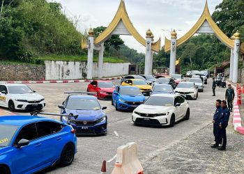 คาราวานรถ HONDA CIVIC TYPE R CLUB MALAYSIA & Supercar Club จากประเทศมาเลเซีย 50 คัน เดินทางเข้ามาเที่ยวอำเภอเบตง กระตุ้นการท่องเที่ยวในช่วงสุดสัปดาห์