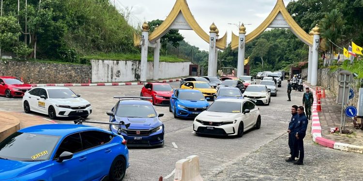 คาราวานรถ HONDA CIVIC TYPE R CLUB MALAYSIA & Supercar Club จากประเทศมาเลเซีย 50 คัน เดินทางเข้ามาเที่ยวอำเภอเบตง กระตุ้นการท่องเที่ยวในช่วงสุดสัปดาห์ 12 คาราวานรถ HONDA CIVIC TYPE R CLUB MALAYSIA & Supercar Club จากประเทศมาเลเซีย 50 คัน เดินทางเข้ามาเที่ยวอำเภอเบตง กระตุ้นการท่องเที่ยวในช่วงสุดสัปดาห์