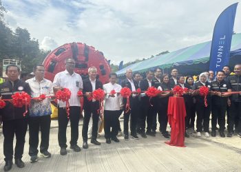 เบตง / เปิดเจาะอุโมงค์ระบายน้ำแก้ปัญหาน้าท่วมเมืองเบตงเบตง เปิดงานเจาะอุโมงค์ระบายน้ำ ใต้สนามกีฬากลางเทศบาลเมืองเบตง เพื่อแก้ไขปัญหาน้ำท่วมบ้านเรือนชาวบ้านในเขตชุมชนเมืองเบตง 19 เบตง / เปิดเจาะอุโมงค์ระบายน้ำแก้ปัญหาน้าท่วมเมืองเบตงเบตง เปิดงานเจาะอุโมงค์ระบายน้ำ ใต้สนามกีฬากลางเทศบาลเมืองเบตง เพื่อแก้ไขปัญหาน้ำท่วมบ้านเรือนชาวบ้านในเขตชุมชนเมืองเบตง