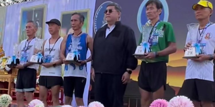 นทท.แห่ร่วม "Denchai RUN 2025" เพื่อหารายได้เพื่อปรับปรุงอาคารผู้ป่วยและที่จอดรถของโรงพยาบาลสมเด็จพระยุพราชเด่นชัย 12 นทท.แห่ร่วม “Denchai RUN 2025” เพื่อหารายได้เพื่อปรับปรุงอาคารผู้ป่วยและที่จอดรถของโรงพยาบาลสมเด็จพระยุพราชเด่นชัย