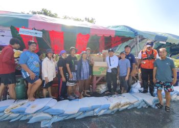 สิงห์บุรี / ผวจ.ช้าง–ชัยชาญ สิทธิวิรัชธรรม อดีตผู้ว่าฯ สิงห์บุรี ส่งกำลังใจผู้ประสบภัย มอบสิ่งของช่วยเหลือกว่า 400 ชุด 19 สิงห์บุรี / ผวจ.ช้าง–ชัยชาญ สิทธิวิรัชธรรม อดีตผู้ว่าฯ สิงห์บุรี ส่งกำลังใจผู้ประสบภัย มอบสิ่งของช่วยเหลือกว่า 400 ชุด