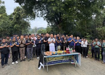 จันทบุรี/ประกอบพิธีบวงสรวงเจ้าป่าเจ้าเขา ก่อนเดินหน้าสร้างถนนเลียบชายแดน คลองตาคง 17 จันทบุรี/ประกอบพิธีบวงสรวงเจ้าป่าเจ้าเขา ก่อนเดินหน้าสร้างถนนเลียบชายแดน คลองตาคง