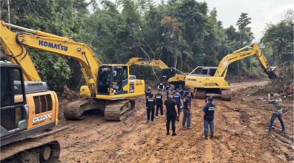 จันทบุรี/ประกอบพิธีบวงสรวงเจ้าป่าเจ้าเขา ก่อนเดินหน้าสร้างถนนเลียบชายแดน คลองตาคง 13 Talknews Online