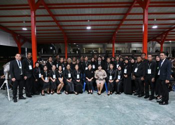 จังหวัดนครปฐม อำนวยความสะดวกให้กับประชาชนจากจังหวัดกระบี่ ที่เดินทางมาเข้าเฝ้าฯ กราบถวายบังคมพระบรมศพ สมเด็จพระนางเจ้าสิริกิติ์ พระบรมราชินีนาถ พระบรมราชชนนีพันปีหลวง ณ ศูนย์ต้อนรับและอำนวยความสะดวก พุทธมณฑล ก่อนเดินทางเข้าสู่พระที่นั่งดุสิตมหาปราสาท พระบรมมหาราชวัง 16 จังหวัดนครปฐม อำนวยความสะดวกให้กับประชาชนจากจังหวัดกระบี่ ที่เดินทางมาเข้าเฝ้าฯ กราบถวายบังคมพระบรมศพ สมเด็จพระนางเจ้าสิริกิติ์ พระบรมราชินีนาถ พระบรมราชชนนีพันปีหลวง ณ ศูนย์ต้อนรับและอำนวยความสะดวก พุทธมณฑล ก่อนเดินทางเข้าสู่พระที่นั่งดุสิตมหาปราสาท พระบรมมหาราชวัง