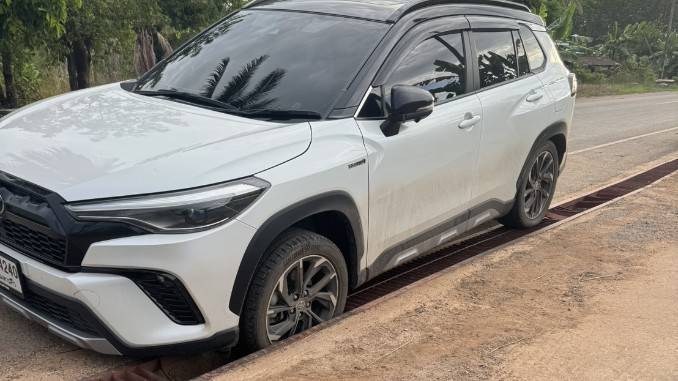 ปราจีนบุรี สาวถอยรถตกรางยูโครงการก่อสร้างอบต. 13 Talknews Online