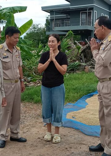 ปราจีนบุรี สาวถอยรถตกรางยูโครงการก่อสร้างอบต.