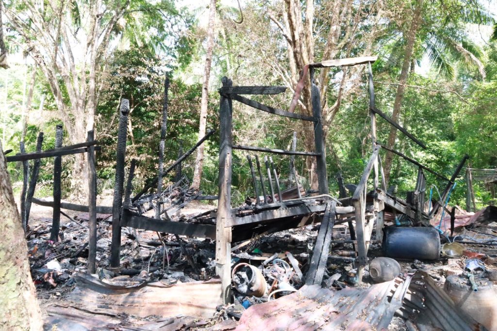 เหล่ากาชาดจังหวัดพังงา ลงพื้นที่เยี่ยมผู้ประสบอัคคีภัย ในพื้นที่อำเภอเกาะยาว 13 Talknews Online