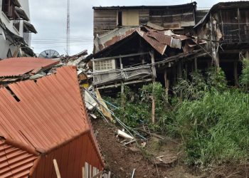 เกิดตลิ่งทรุดริมแม่น้ำน่าน อ.พิชัย จ.อุตรดิตถ์บ้านเสียหาย 6 หลัง ไม่มีรายงานผู้บาดเจ็บ