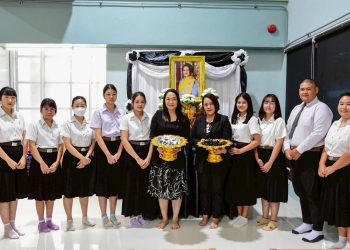 จิตอาสา มมส ทำโบว์ถวายความอาลัย แด่สมเด็จพระบรมราชชนนีพันปีหลวง