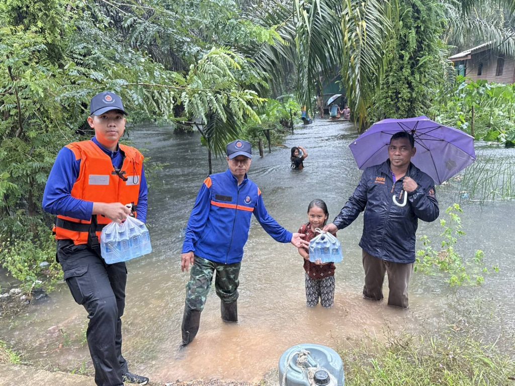 หน่วยทหารพัฒนาที่ 4 นราธิวาส เข้าช่วยเหลือประชาชนที่ประสบอุทกภัย 13 Talknews Online