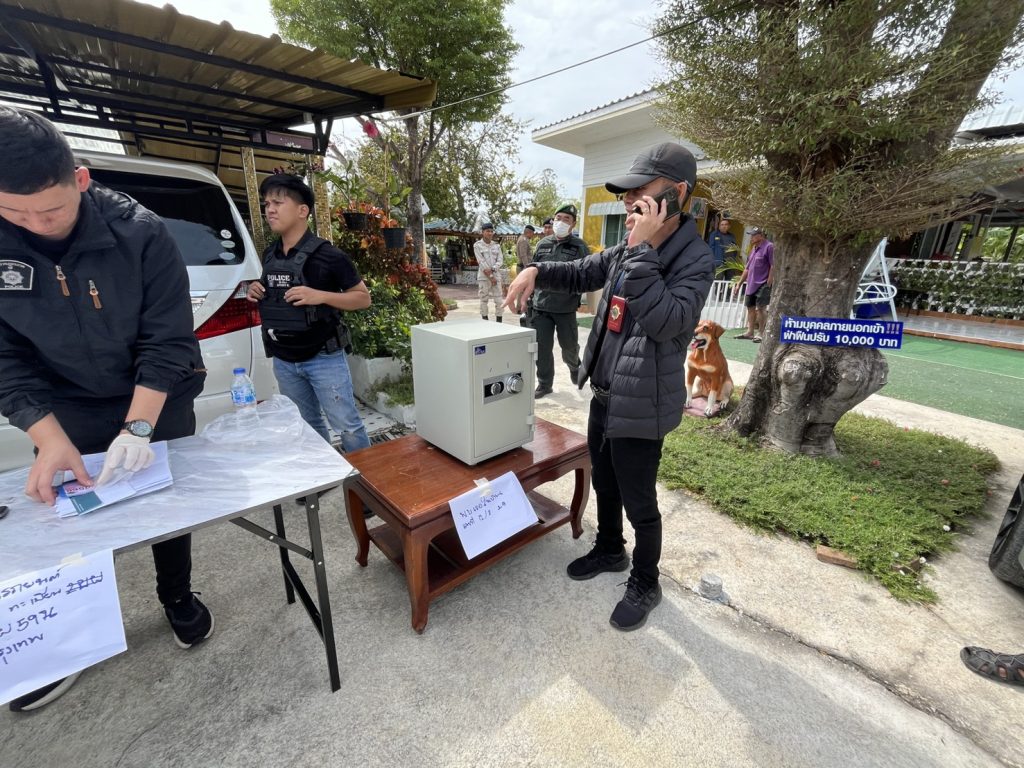 กาญจนบุรี - ตร.ภาค 7 ร่วมกับ ตร.ชุดสืบสวนจังหวัดกาญจน์บุกทลายคอกม้า! รวบ 5 ผู้ต้องหาพร้อมของกลางมูลค่ากว่า 5 ล้านบาท 13 Talknews Online