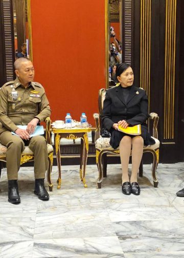 ปวีณาพายายตามคดีเด็ก12ปีถูกแม่พาค้าประเวณีพบรอง. ผบ. ตร. 14 ปวีณาพายายตามคดีเด็ก12ปีถูกแม่พาค้าประเวณีพบรอง. ผบ. ตร.