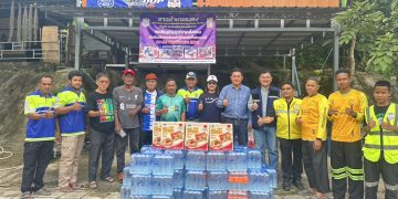 เบตง / หน่วยงานรัฐ เอกชน รับบริจาคสิ่งของช่วยน้ำท่วมเบตง หน่วยงานภาครัฐ เอกชน กู้ชีพกู้ภัย ประชาชนชาวเบตง ร่วมรับบริจาคสิ่งของช่วยเหลือผู้ประสพอุทกภัยน้ำท่วมในพื้นที่ อ.หาดใหญ่ จ.สงขลา และพื้นที่จังหวัดภาคใต้ อย่างเร่งด่วน 32 เบตง / หน่วยงานรัฐ เอกชน รับบริจาคสิ่งของช่วยน้ำท่วมเบตง หน่วยงานภาครัฐ เอกชน กู้ชีพกู้ภัย ประชาชนชาวเบตง ร่วมรับบริจาคสิ่งของช่วยเหลือผู้ประสพอุทกภัยน้ำท่วมในพื้นที่ อ.หาดใหญ่ จ.สงขลา และพื้นที่จังหวัดภาคใต้ อย่างเร่งด่วน