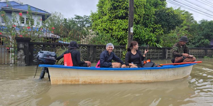 น้ำท่วมนราฯยังขยายวงกว้างเป็น9อำเภอแล้ว ฝนไม่มีทีท่าจะหยุด ต้องเร่งอพยพชาวบ้านที่อาศัยอยู่ในจุดวิกฤต 25 จุด