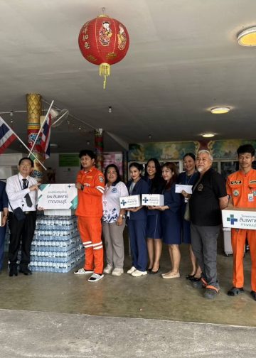 กาญจนบุรี – สส.จากจังหวัดชายแดนภาคตะวันตก ระดมยุทโธปกรณ์ เจ็ตสกี เรือ รถ มุ่งหน้าช่วยเหลือ ประชาชนฝ่าวิกฤติภัยน้ำท่วม จังหวัดภาคใต้ โดย สส.ร่วมกับรักษาการผู้ว่าฯ จะมีการปล่อยขบวนจากหน้ามูลนิธิพิทักษ์กาญจน์เช้าพรุ่งนี้