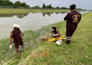 นครปฐม !สลดรับลอยกระทงพบศพหญิงเชือกมัดเอวผูกกับแท่นปูน ลอยในคลองชล คาดถูกฆาตรกรรมอำพราง มาโยนทิ้ง