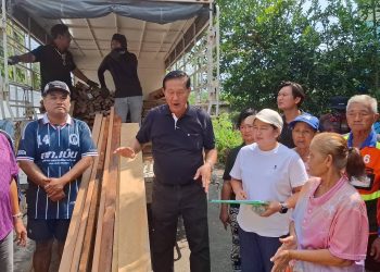 ปทุมธานี เจ้าพระยายังเอ่อล้นท่วมไม่ลด นายก ทม.บางกะดี เตรียมพร้อมป้องน้ำเขตหมู่บ้านและนิคมอุตสาหกรรม 15 ปทุมธานี เจ้าพระยายังเอ่อล้นท่วมไม่ลด นายก ทม.บางกะดี เตรียมพร้อมป้องน้ำเขตหมู่บ้านและนิคมอุตสาหกรรม