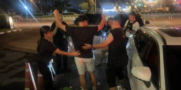 ไม่รอด! สตม.สกัดจับจีนเทาคารถหรู หลังก่อคดียักยอกทรัพย์ หอบ 250 ล้าน แปลงสัญชาติหนีหมายจับตำรวจสากลล่องหนนานถึง 7 ปี