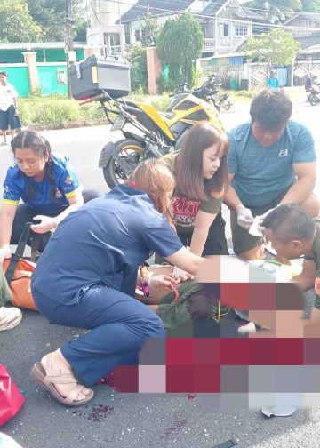 นครนายก – นาทีชีวิตแพทย์หญิงขับรถผ่านมาเจอเหตุเร่งช่วยเด็กชายวัย 15 ปีถูกรถเก๋งยูเทิร์นตัดหน้าเจ็บสาหัส