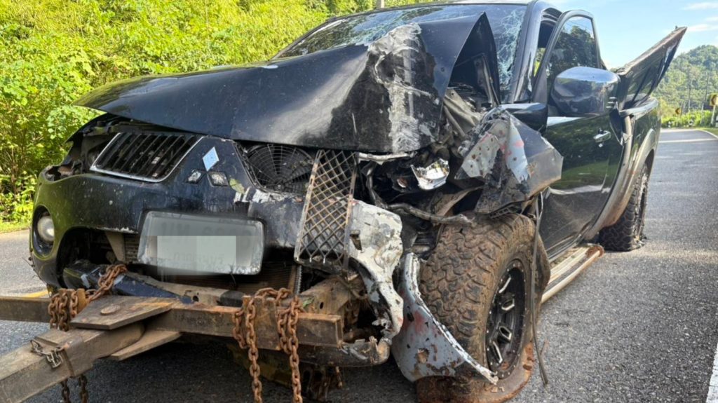 กาญจนบุรี – เริ่มกล้าขนกันกลางวันแสกๆ!! ตำรวจสังขละฯ จมูกไวเห็นรถผิดสังเกตติดตาม พบรถบรรทุกต่างด้าว เมียนมา เกิดอุบัติเหตุชนเสาไฟฟ้าบาดเจ็บ 21 ราย คนขับเผ่นหนี 13 Talknews Online