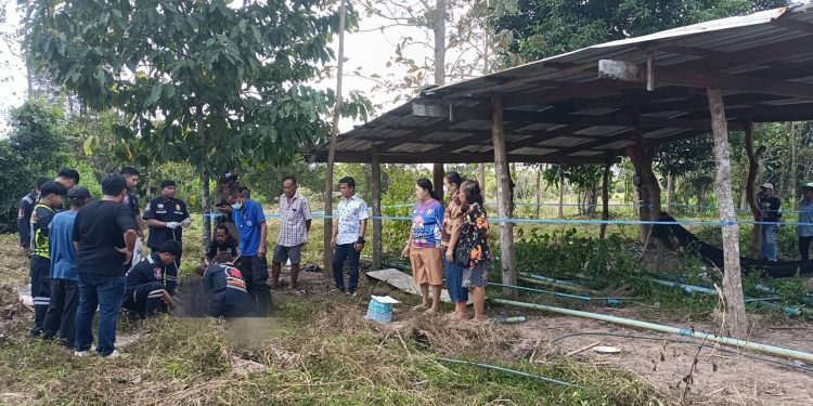 ปราจีนบุรี พ่อเฒ่าคว้าเชือกผูกคอตัวเองดับกลางสวน