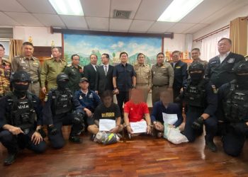 พ.ต.ต.สุริยา สิงหกมล เลขาธิการ ป.ป.ส. รับมอบตัวผู้ต้องหาหลบหนีหมายจับกลบดานที่ สปป.ลาว ด้วยความร่วมมือระหว่างประเทศ สปป.ลาว