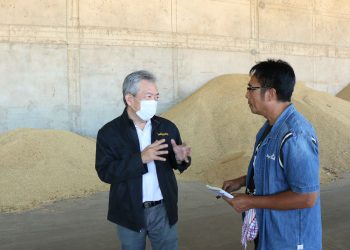 กาฬสินธุ์-ชาวนายิ้มได้ข้าวเปลือกราคาพุ่งตันละ 11,000-16,000 บาท