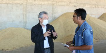 กาฬสินธุ์-ชาวนายิ้มได้ข้าวเปลือกราคาพุ่งตันละ 11,000-16,000 บาท